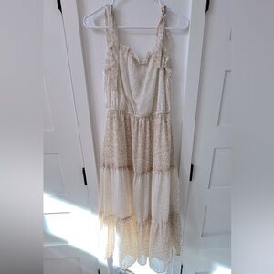 Tan / Cream Floral Tiered Dress